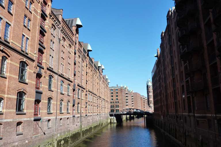 Speicherstadt-Fleet-zwischen-Block-O-und-R
